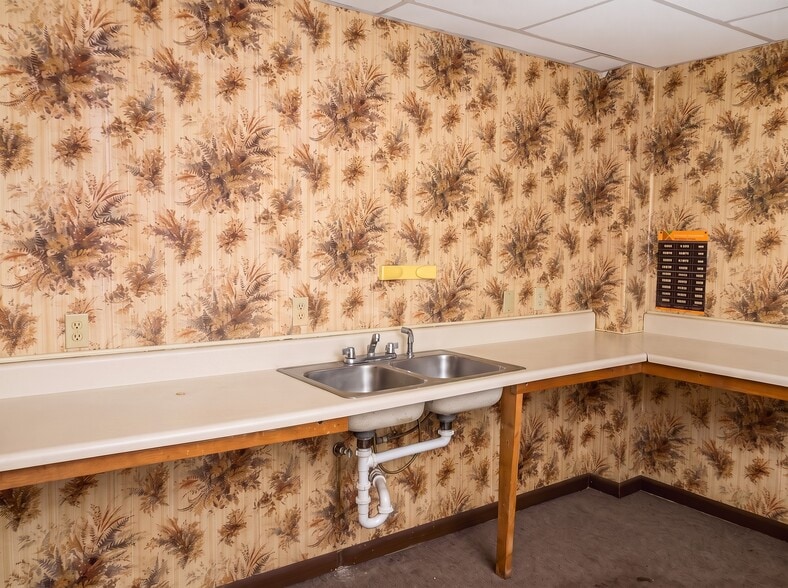 More Photos Of 302 W Main St, Bowling Green Healthcare For Sale