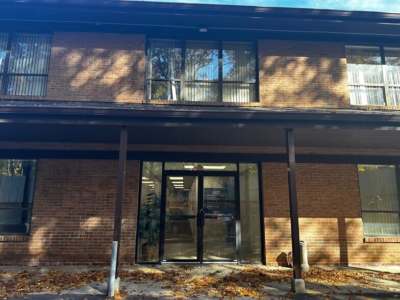 More Photos Of 20 Gilbert Ave, Hauppauge Medical For Lease