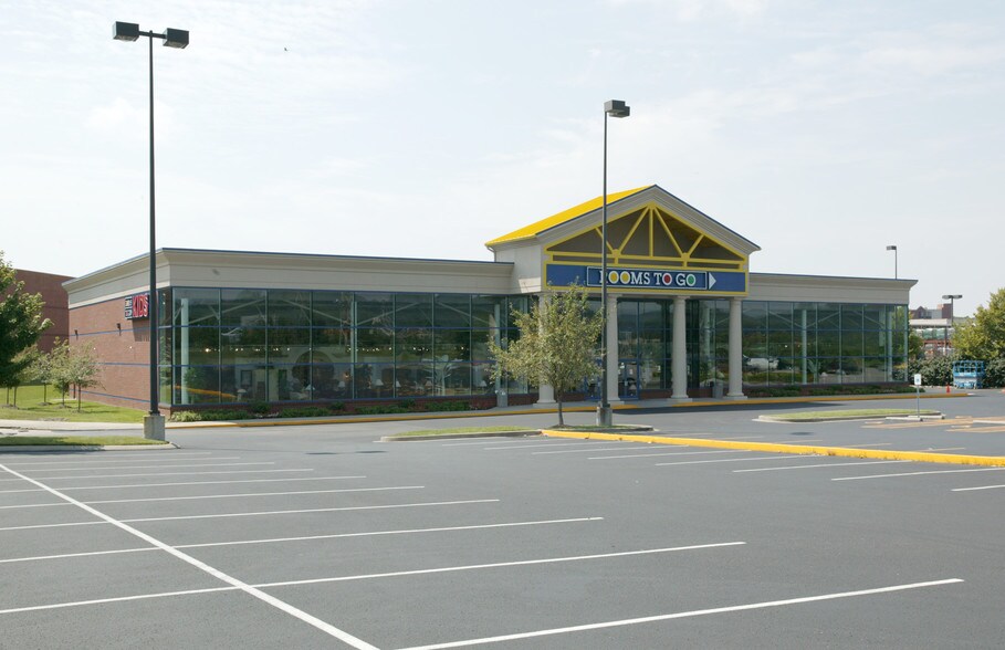 More Photos Of 8105 Moores Ln, Brentwood Unknown For Lease