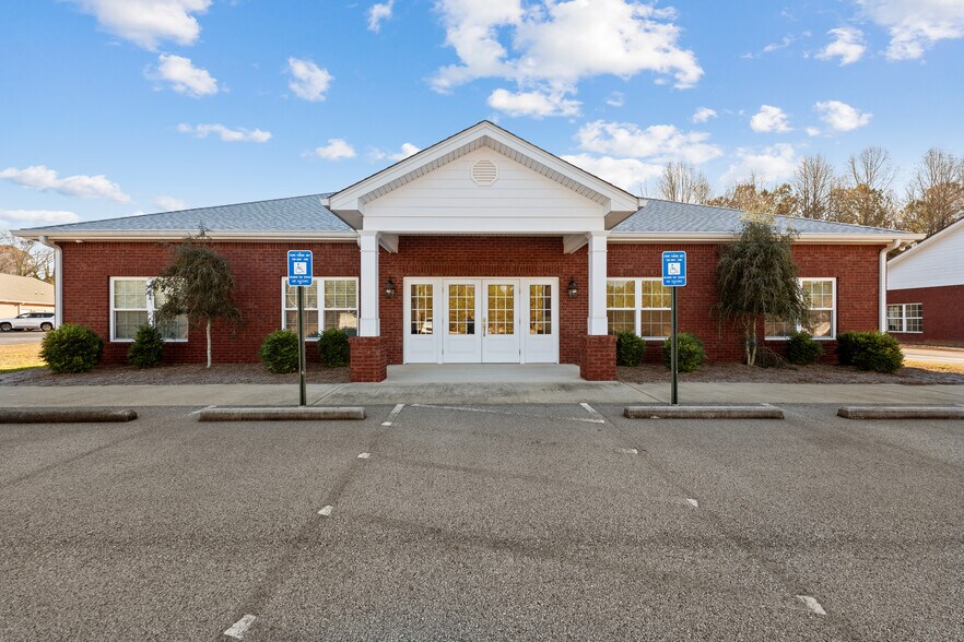 Primary Photo Of 121 Midway Dr, Cornelia Office For Sale