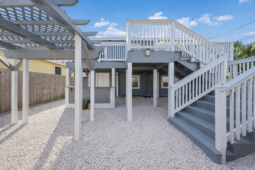More Photos Of 1322 Avenue L, Galveston Multifamily For Sale