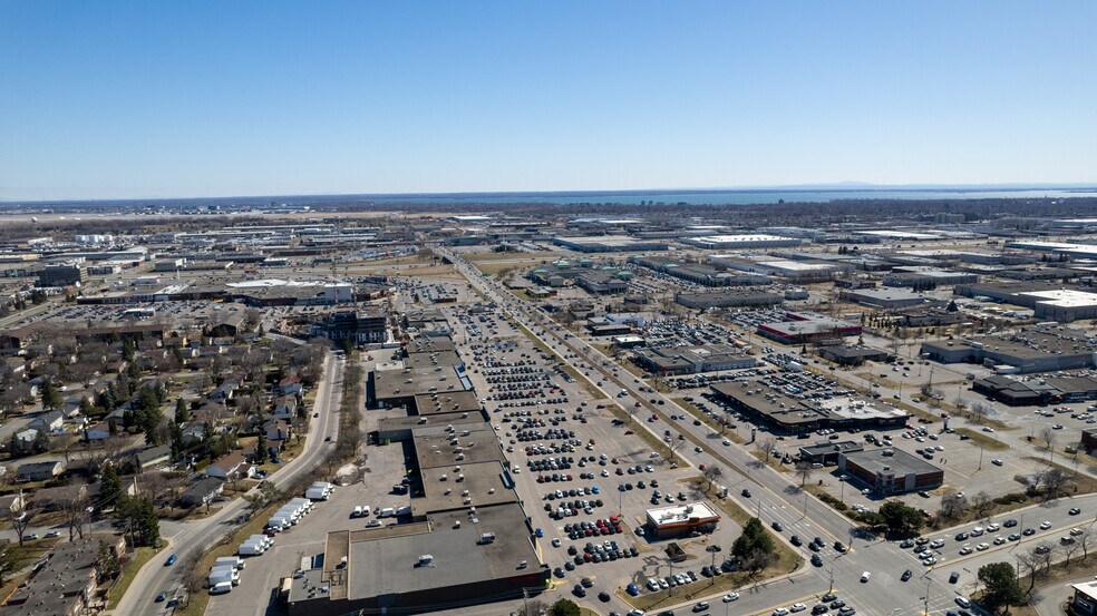 More Photos Of 3669-3681 Boul des Sources, Dollard-des-Ormeaux Office Residential For Lease