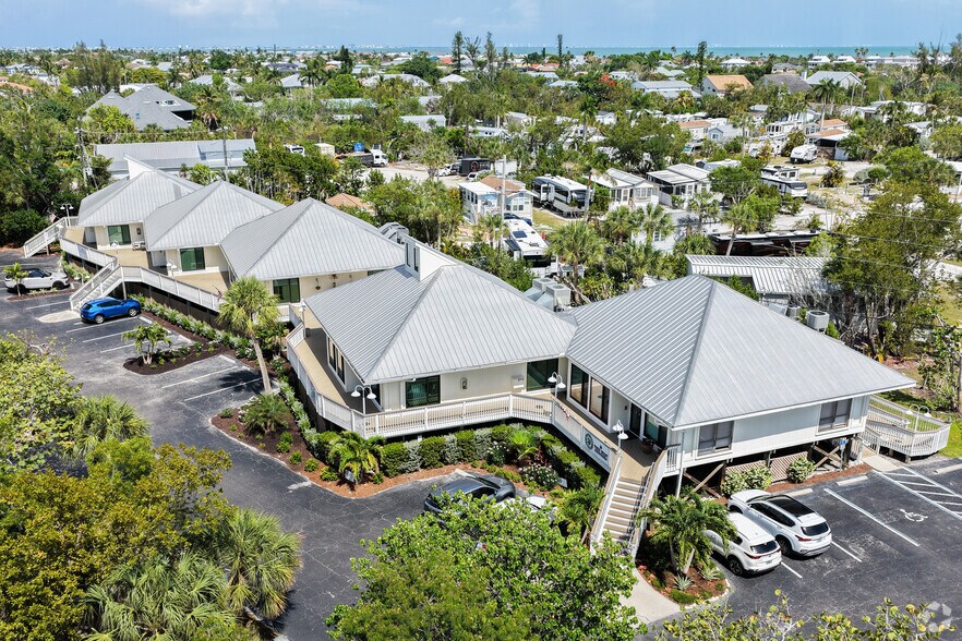 More Photos Of 1101 Periwinkle Way, Sanibel Coworking Space