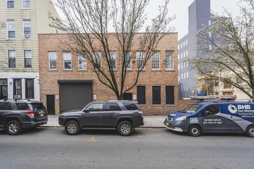 More Photos Of 102-106 Calyer St, Brooklyn Office For Sale