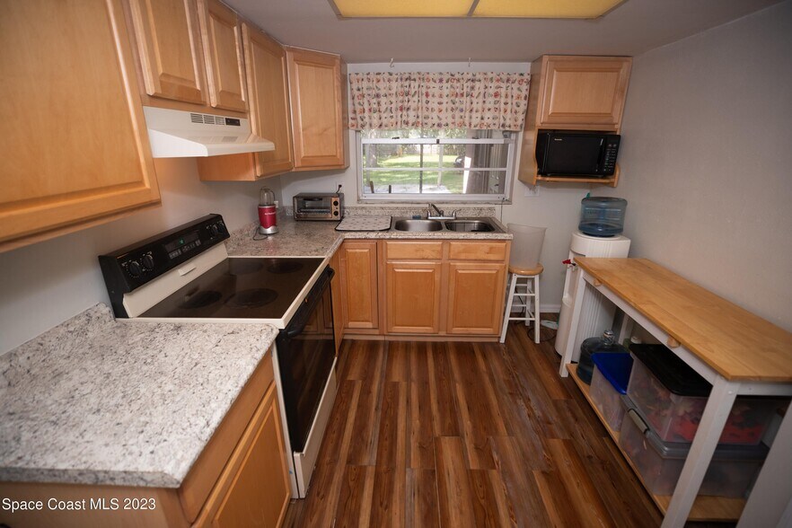 More Photos Of 4030 Minton Rd, Melbourne Office For Sale