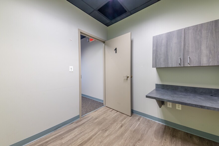More Photos Of 800-840 Mercy Dr, Orlando Medical For Lease