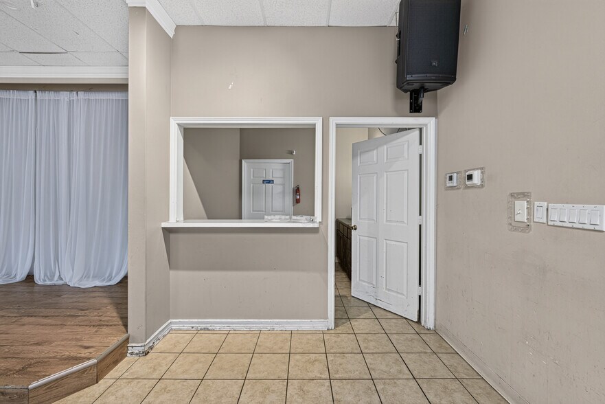 More Photos Of 6920 Cook Rd, Houston General Retail For Lease