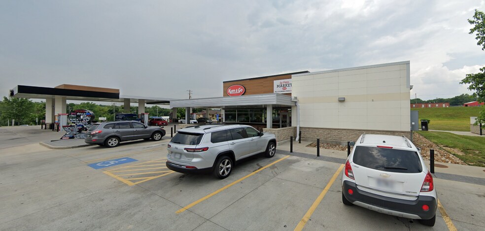 More Photos Of 907 W Jackson St, Ozark Service Station For Sale