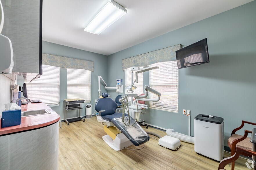 More Photos Of 430 Bridge Plaza Dr, Manalapan Township Medical For Sale