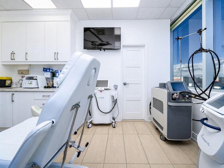 More Photos Of 1650 Elgin Mills Rd E, Richmond Hill Medical For Sale