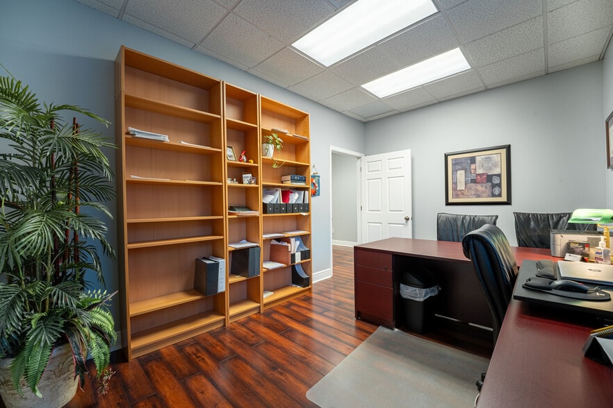 More Photos Of 523 Wekiva Commons Cir, Apopka Office For Sale