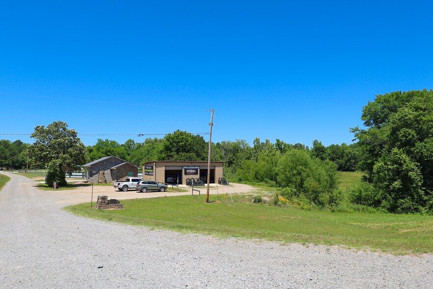 More Photos Of 101 Caney Pl, Glenwood Auto Repair For Sale