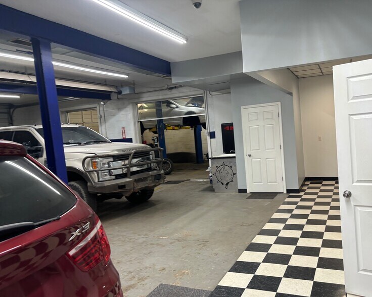 More Photos Of 13417 E 8 Mile Rd, Warren Warehouse For Lease