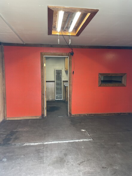 More Photos Of 125 E 6th St, Beaumont Auto Repair For Sale