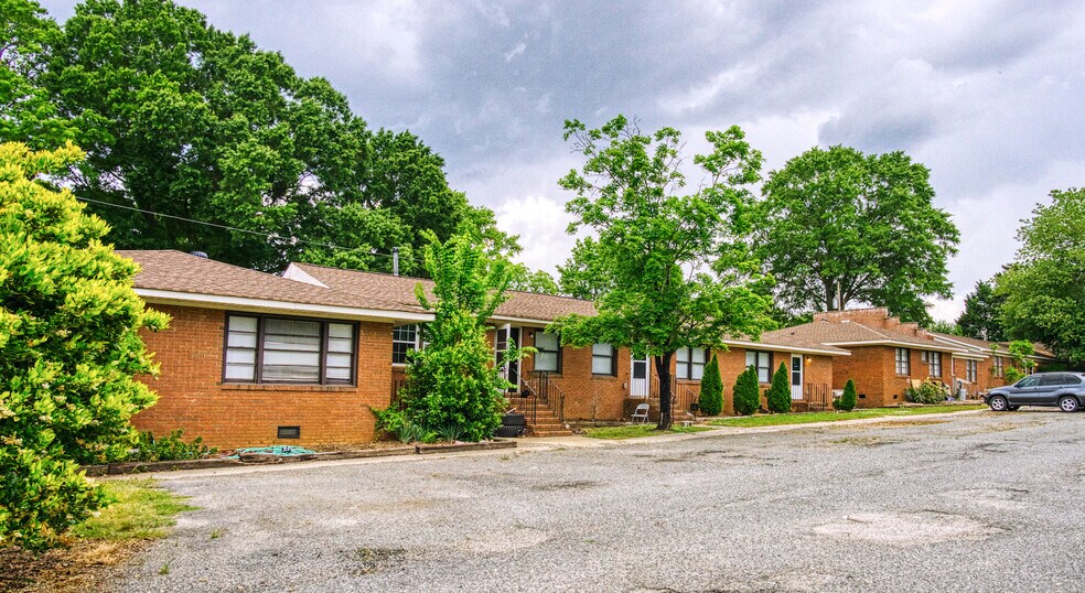 Primary Photo Of 19612 & 19630 Oak St, Cornelius Apartments For Sale