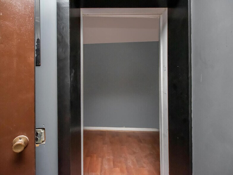 More Photos Of 621 S Broadway, Yonkers Restaurant For Sale