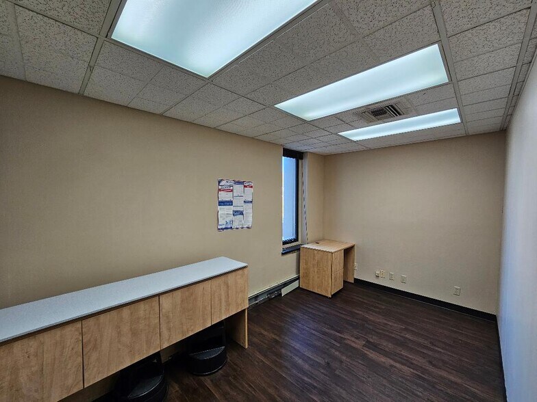 More Photos Of 840 Lake Ave, Racine Office For Sale