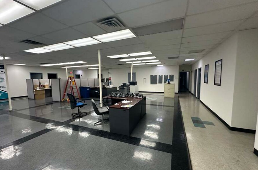 More Photos Of 2175 Schlichter Dr, Hamilton Manufacturing For Lease