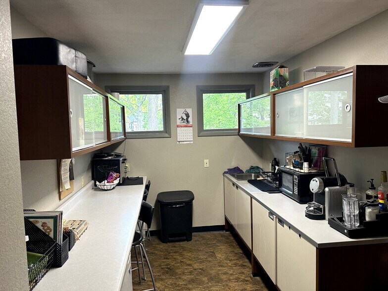 More Photos Of 720 N Rochester St, Mukwonago Office For Sale