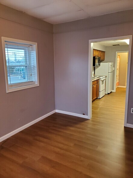 More Photos Of 209 N State St, Litchfield Storefront Retail Residential For Sale