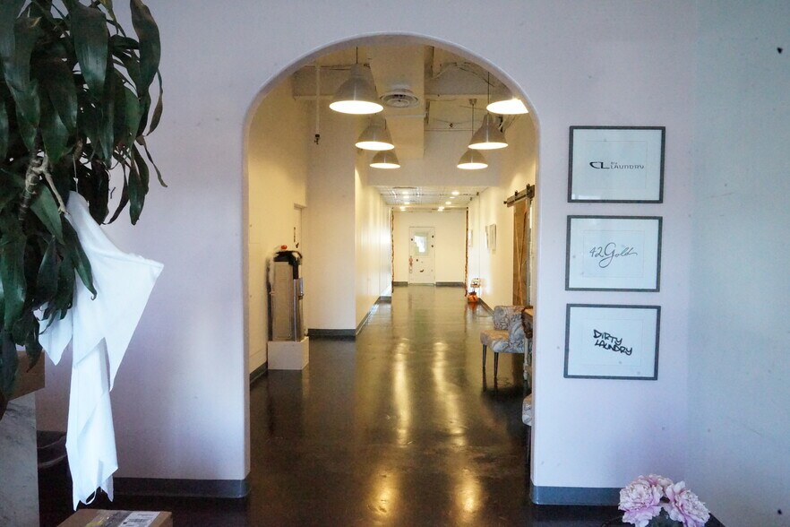 More Photos Of 3485 S La Cienega Blvd, Los Angeles Storefront For Lease