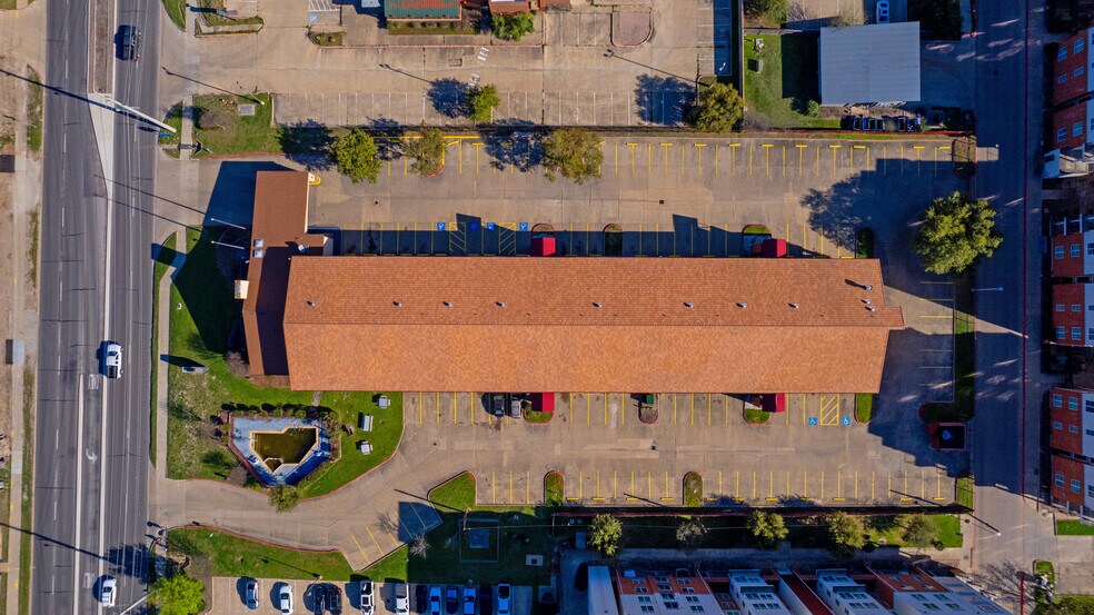 More Photos Of 104 Texas Ave S, College Station Hotel For Sale