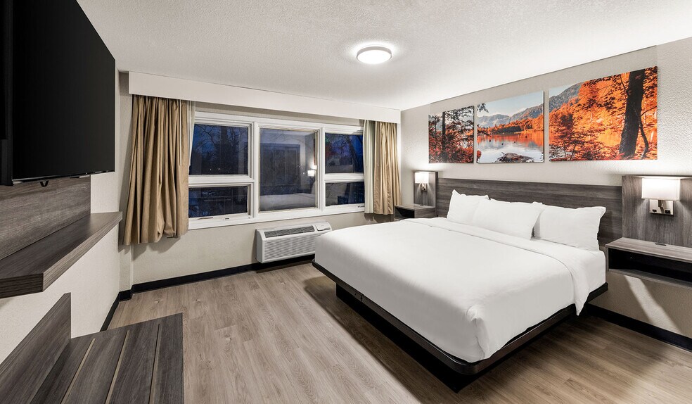 More Photos Of 70 N Stevens St, Rhinelander Hotel For Sale