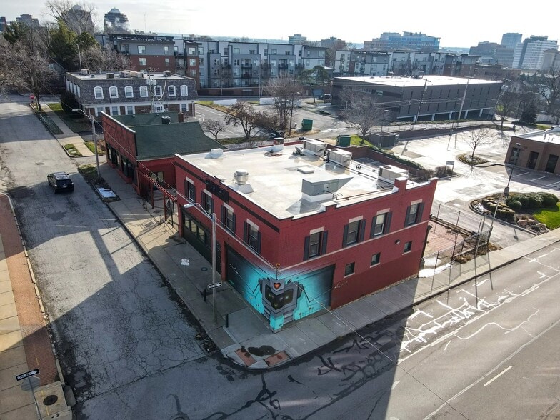 More Photos Of 917 W 44th St, Kansas City Restaurant For Sale