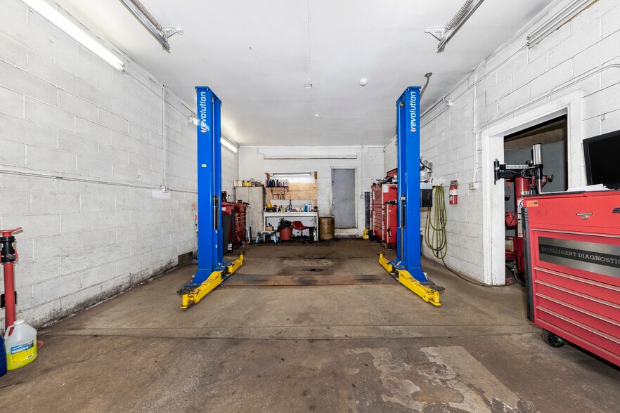 More Photos Of 7415 Springfield Ave, Sykesville Service Station For Sale