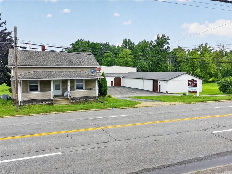 Primary Photo Of 3045 W Prospect Rd, Ashtabula Flex For Sale