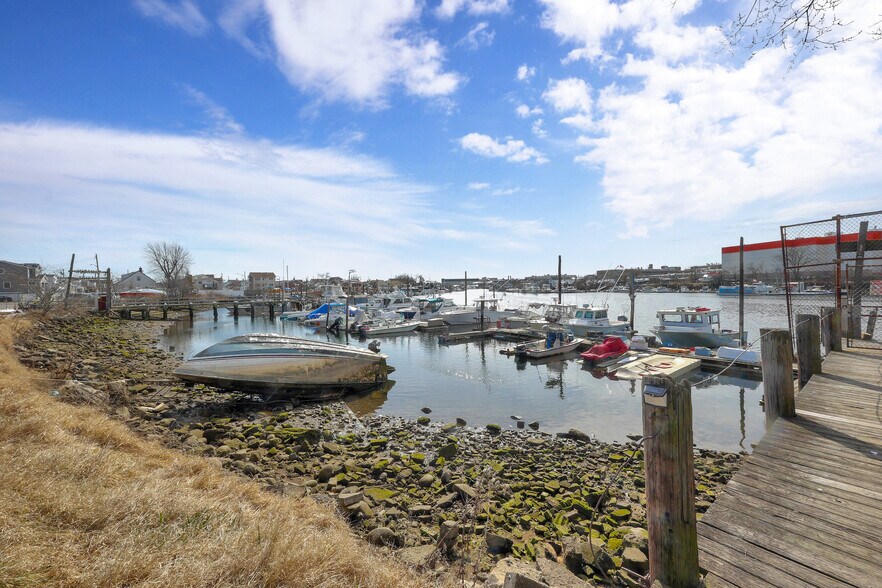 More Photos Of 82-84 Ebony Ct, Brooklyn Marina For Sale