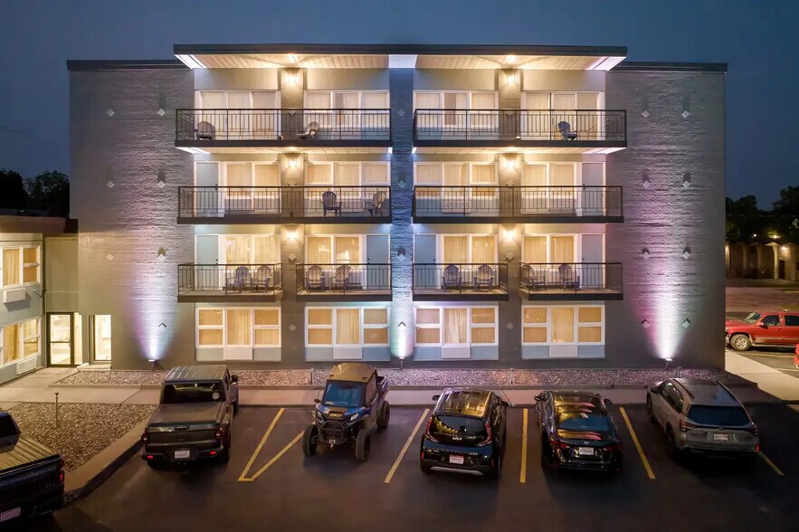 More Photos Of 70 N Stevens St, Rhinelander Hotel For Sale