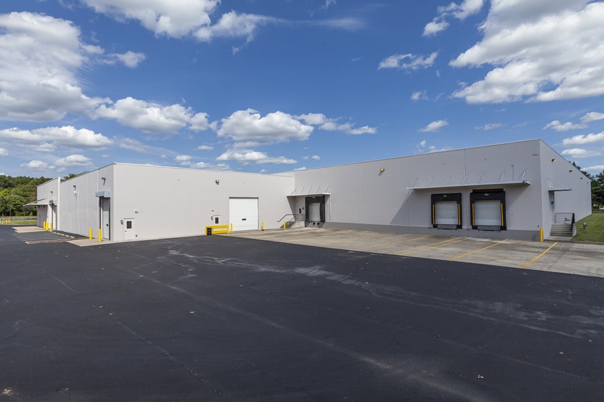 More Photos Of 901 Pleasant Valley Ave, Mount Laurel Warehouse For Lease