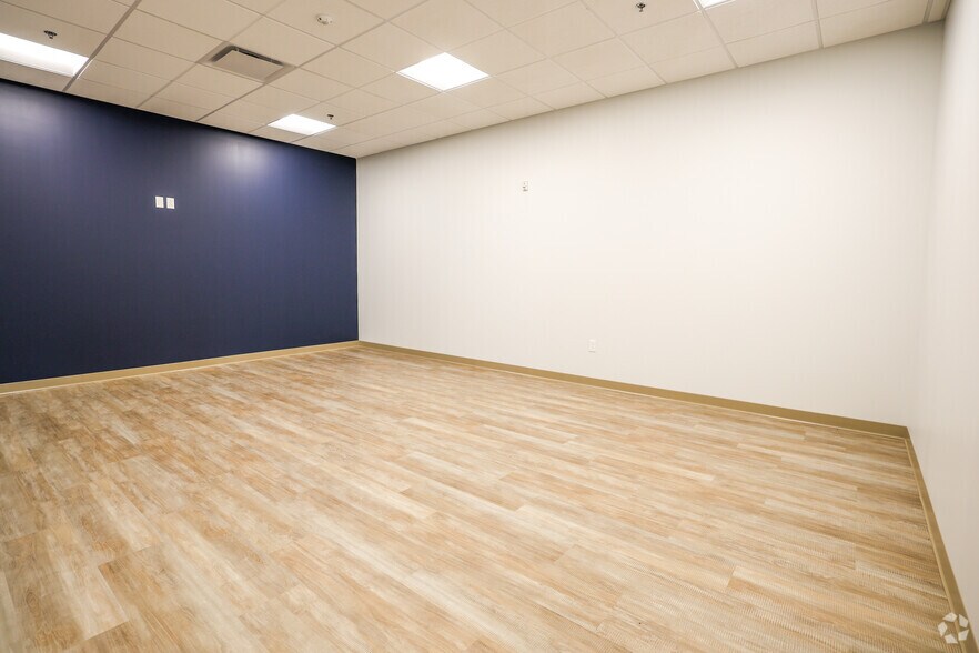 More Photos Of Turnpike Commerce Center, Shalersville Distribution For Sale