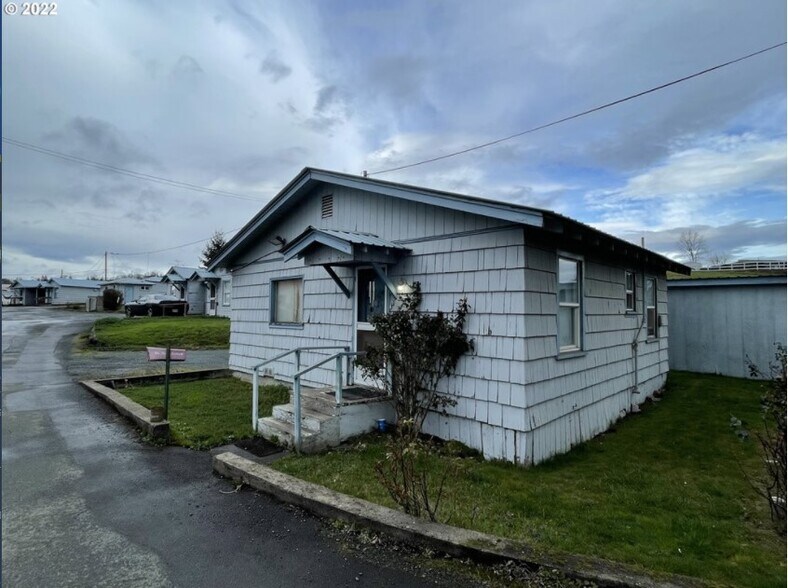 More Photos Of 230 NW Main St, Winston Trailer Camper Park For Sale
