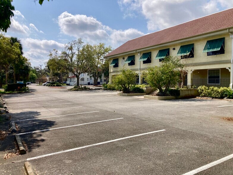 More Photos Of 435 S Ridgewood Ave, Daytona Beach Office For Sale