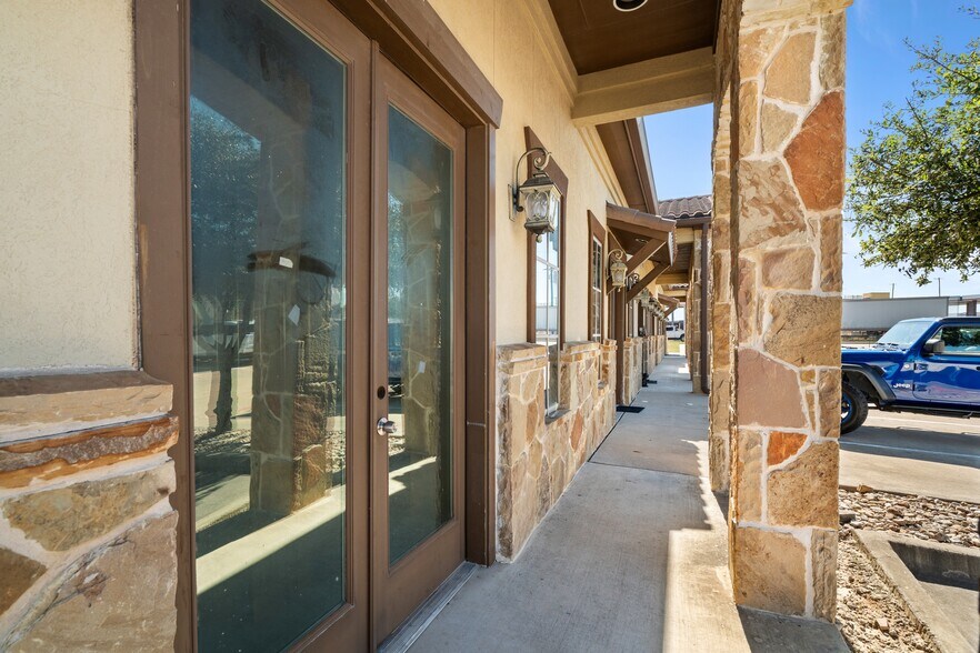 More Photos Of E 181 E BB Fielder Rd Suite 300, Weatherford Medical For Lease