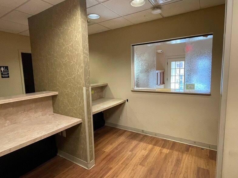 More Photos Of 11345 Pembrooke Sq, Waldorf Medical For Sale