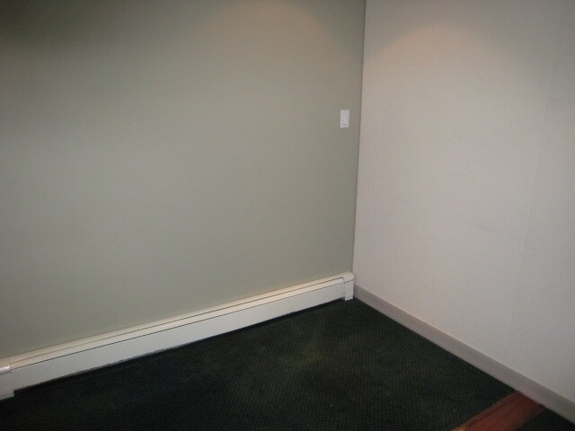 More Photos Of 1538 Foster St, White Rock Office For Lease