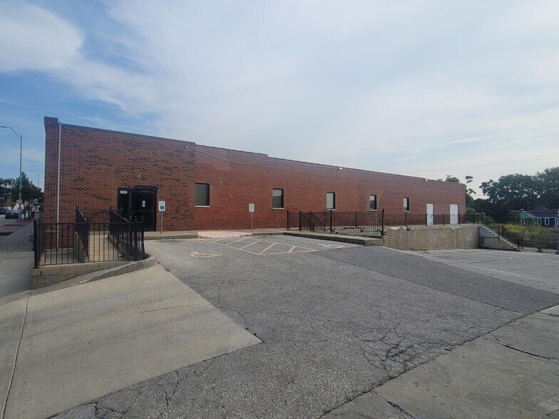 More Photos Of 3947 Broadway St, Kansas City Medical For Sale