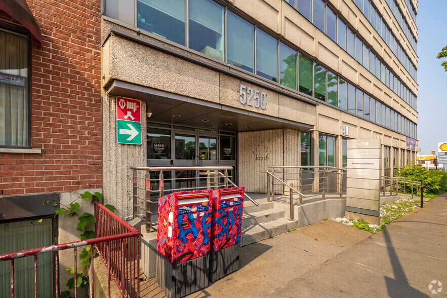 More Photos Of 5250 Boul Décarie, Montréal Office For Lease