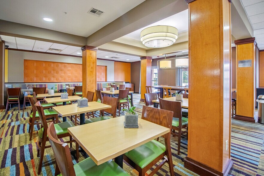 More Photos Of 2107 SE Washington Blvd, Bartlesville Hotel For Sale