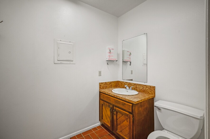 More Photos Of 1464 S Saint Francis Dr, Santa Fe Office For Sale