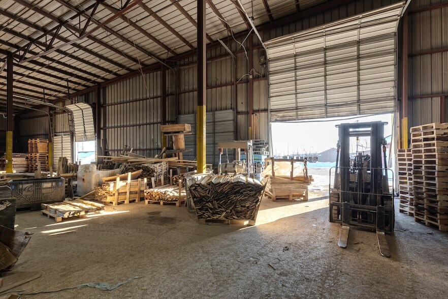 More Photos Of 1200 Bissell St, Venice Warehouse For Sale