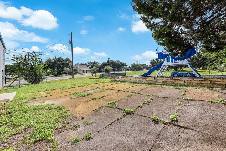 More Photos Of 20615 Dawn Dr, Lago Vista Freestanding For Sale