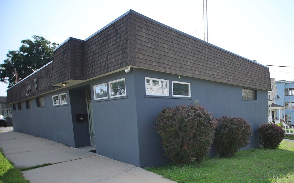 More Photos Of 326 Springside Ave, Pittsfield Office For Lease