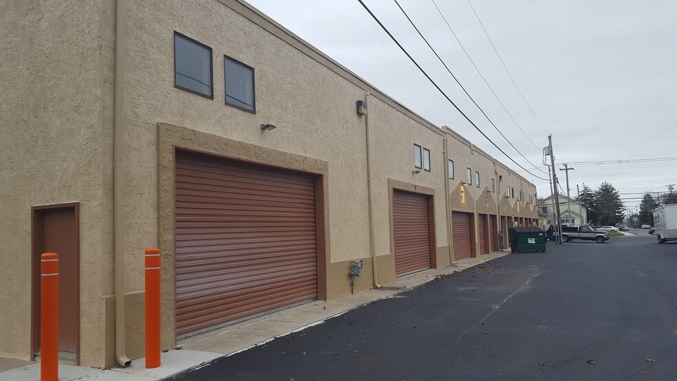 More Photos Of 711 N Main St, Pleasantville General Retail For Lease