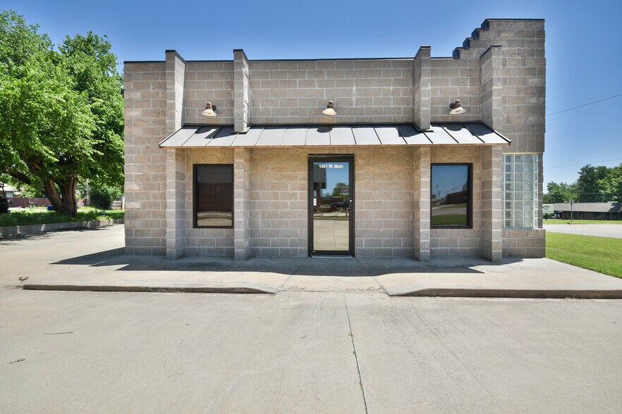 More Photos Of 1401 W Main St, Duncan Flex For Lease