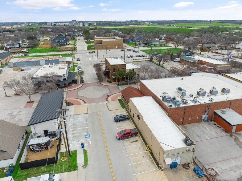 More Photos Of 115 N Oak St, Roanoke Restaurant For Sale