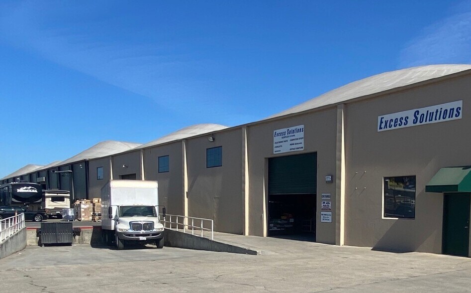 More Photos Of 2070 S 7th St, San Jose Warehouse For Lease